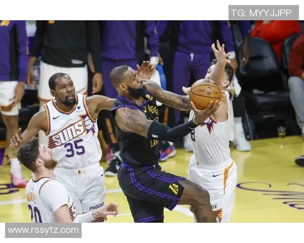 快船与湖人激战12月29日NBA常规赛巅峰对决全场精彩回顾 快船与湖人激战12月29日NBA常规赛巅峰对决全场精彩回顾